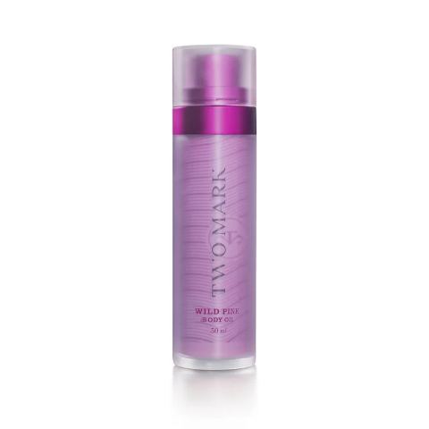 It’s a bouquet of the finest flowers and essential oils that leave the skin refreshed and light, giving it a natural and radiant glow