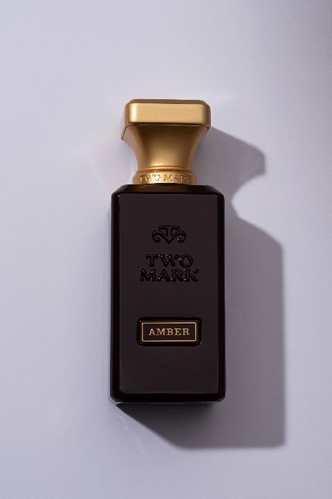 It’s a fragrance inspired by the essence of the East 
 where amber exudes the spirit of Arab heritage, blending this rich legacy with modern elegance. 
Its unique composition combines traditional oriental elements such as oud, amber, and incense with Western touches of rose and berries